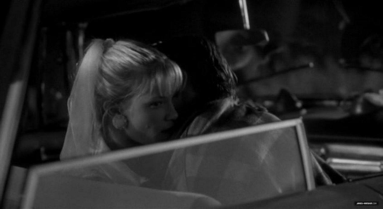 048.jpg